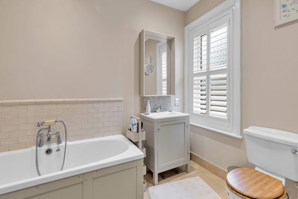 Bathroom 1a