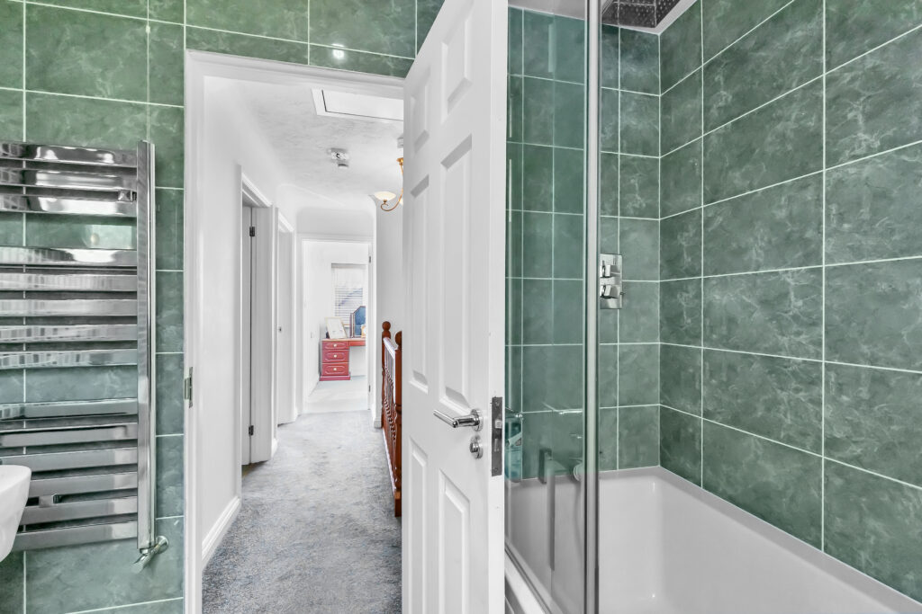 bathroom 1b