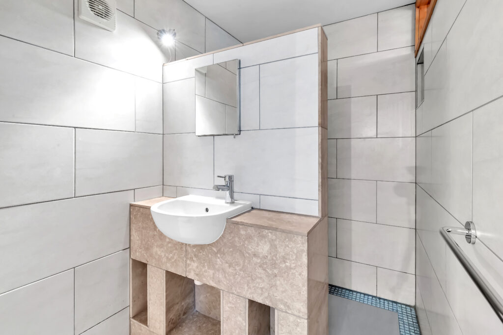 bathroom summerhouse
